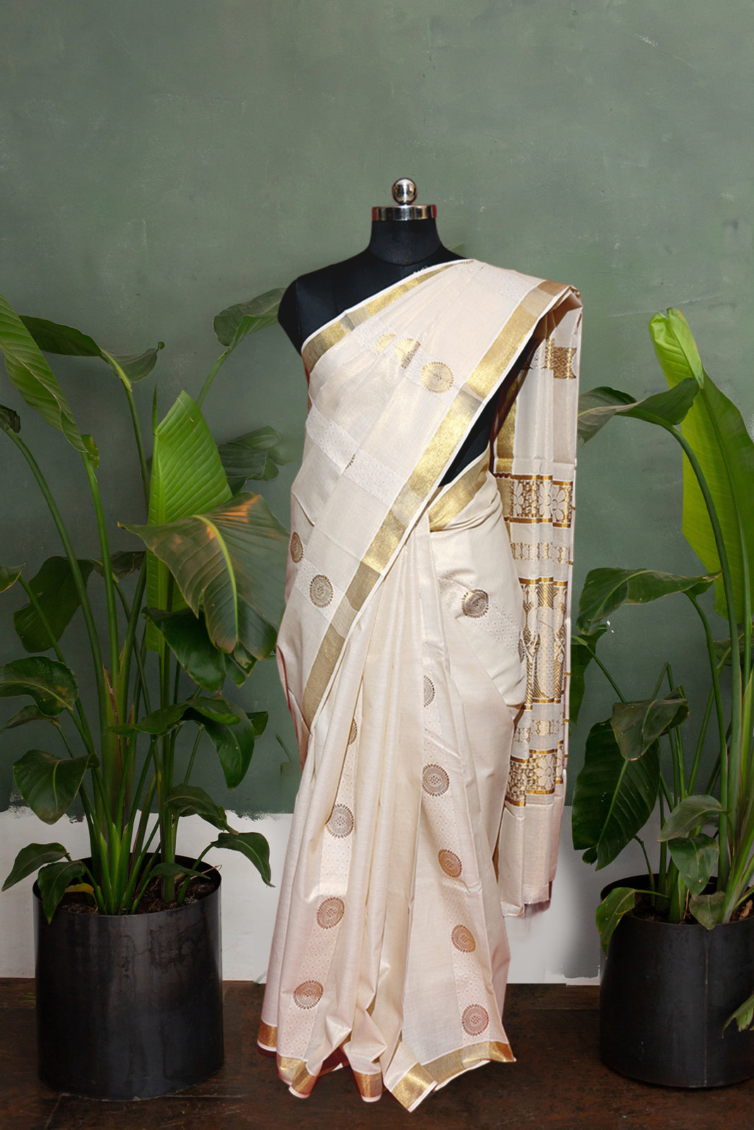 Golden Jaqcquard Work Kerala Cotton Kasavu Saree