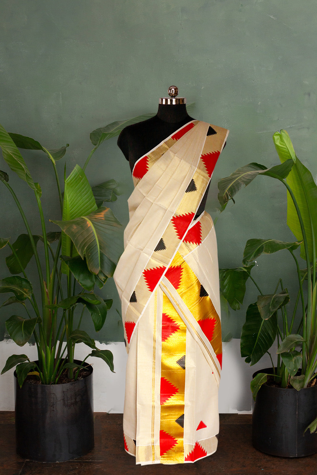Border Komma Print Golden Tissue Set Mundu