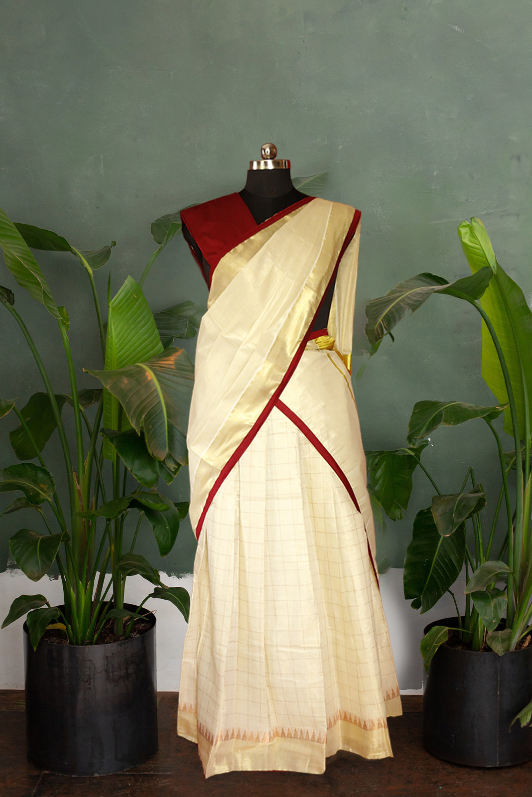 Checked Kerala Traditional Tissue Kasavu Dhavani Set