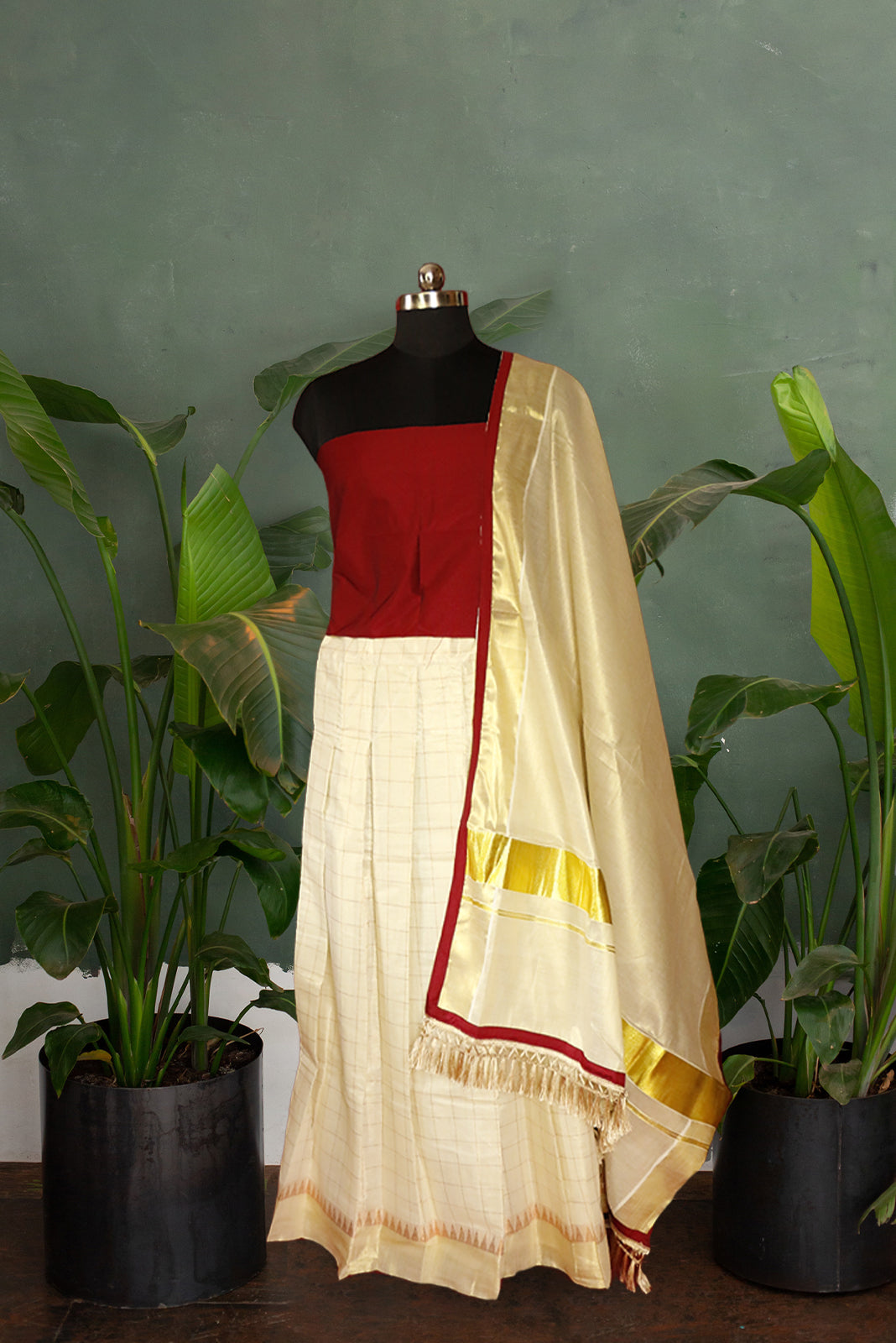 Checked Kerala Traditional Tissue Kasavu Dhavani Set