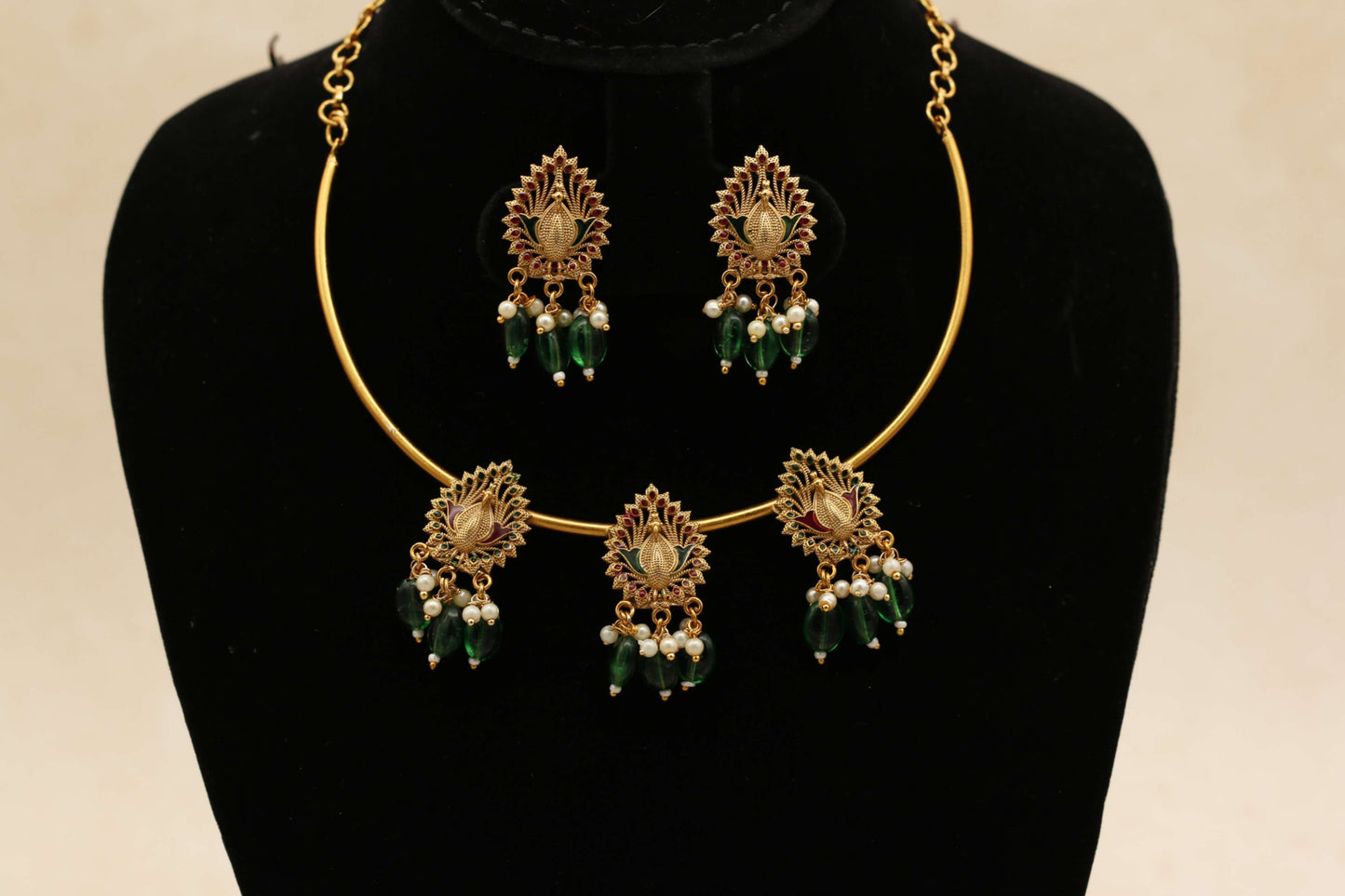 Green Stone Hasli Choker Set.