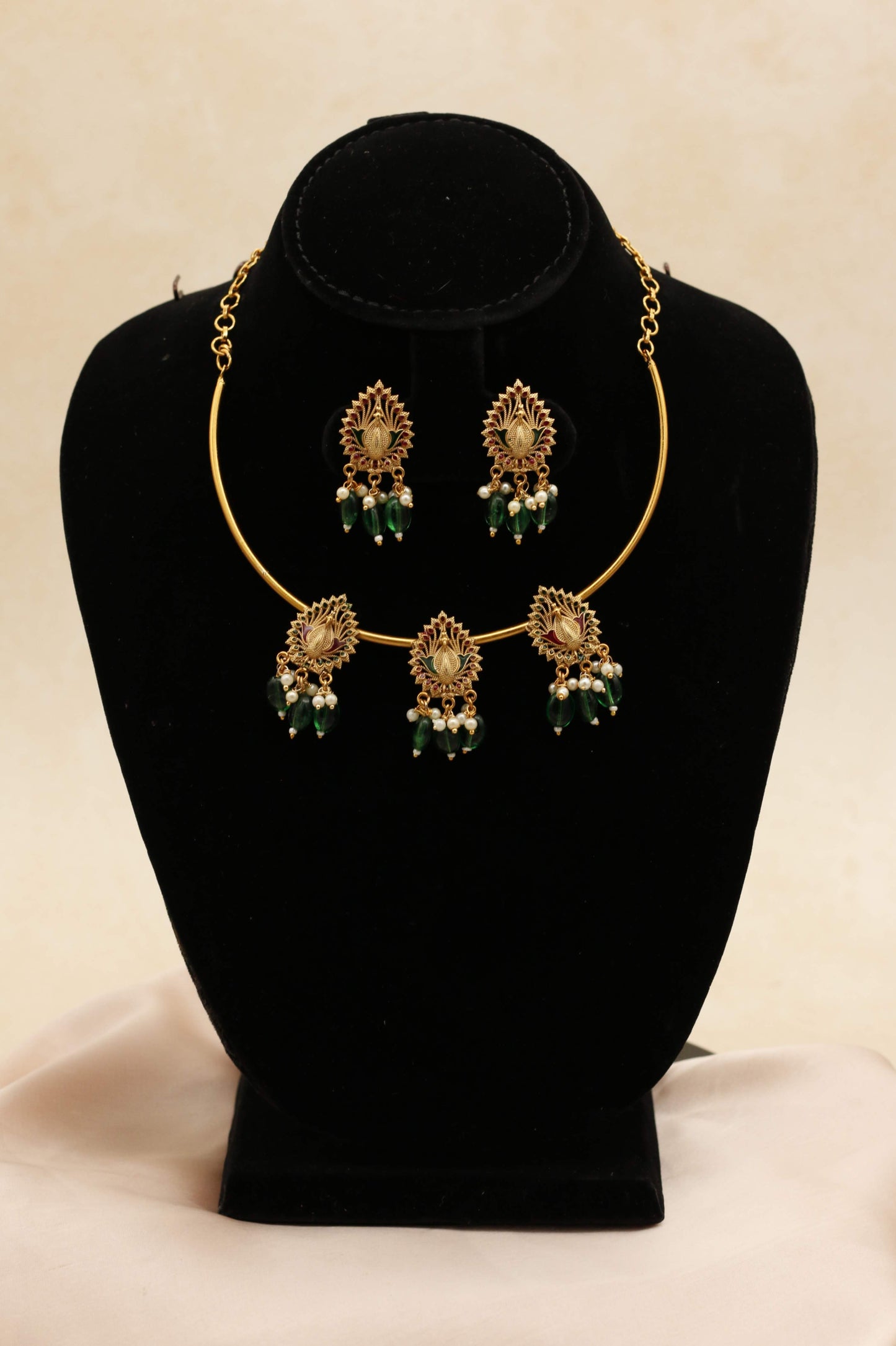 Green Stone Hasli Choker Set.