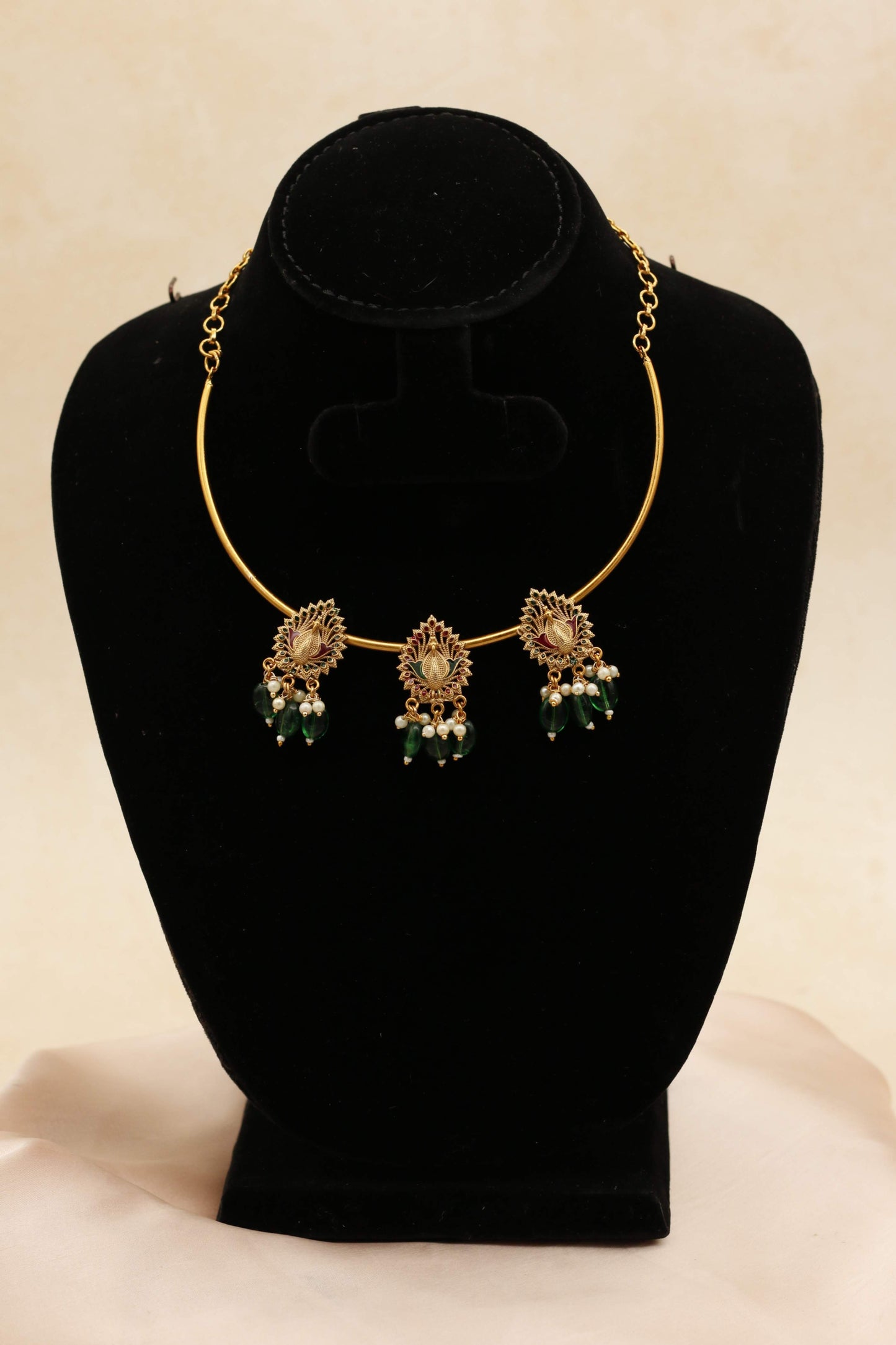 Green Stone Hasli Choker Set.
