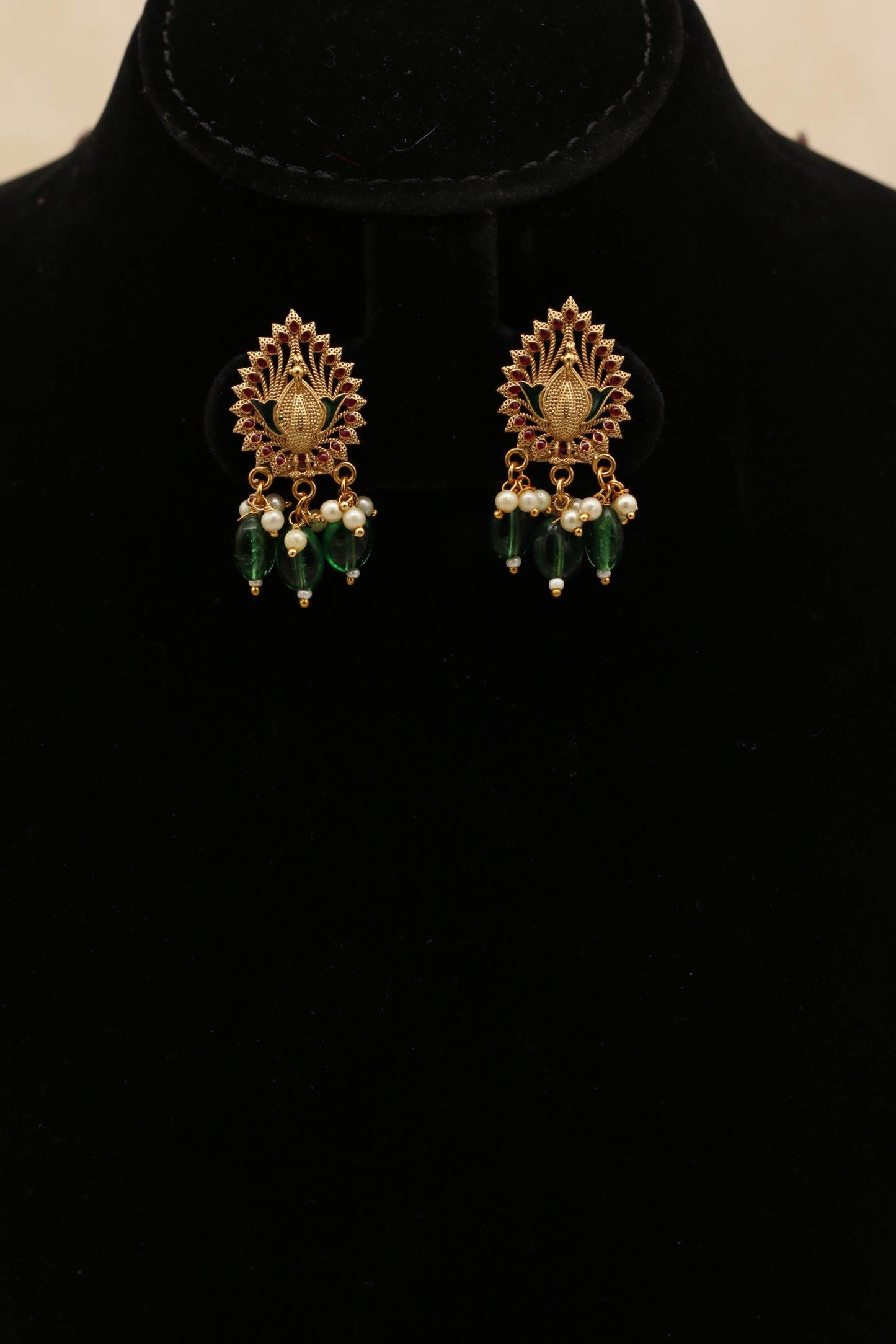 Green Stone Hasli Choker Set.