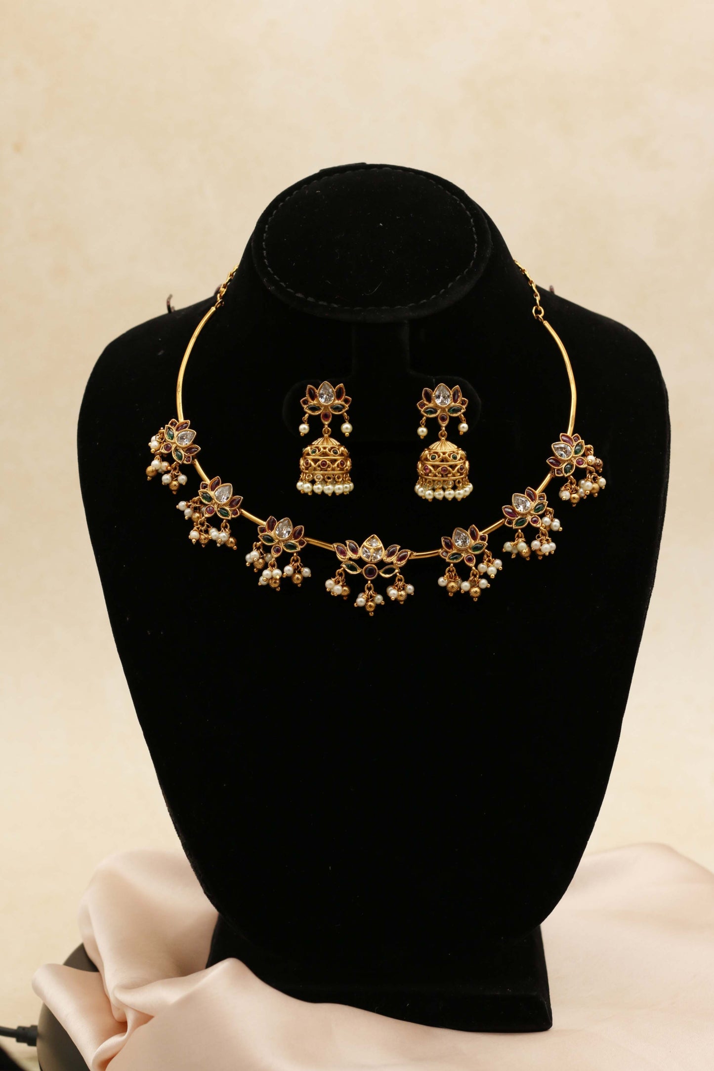 Sapta Lotus Jadau Kundan Hasli Choker Set