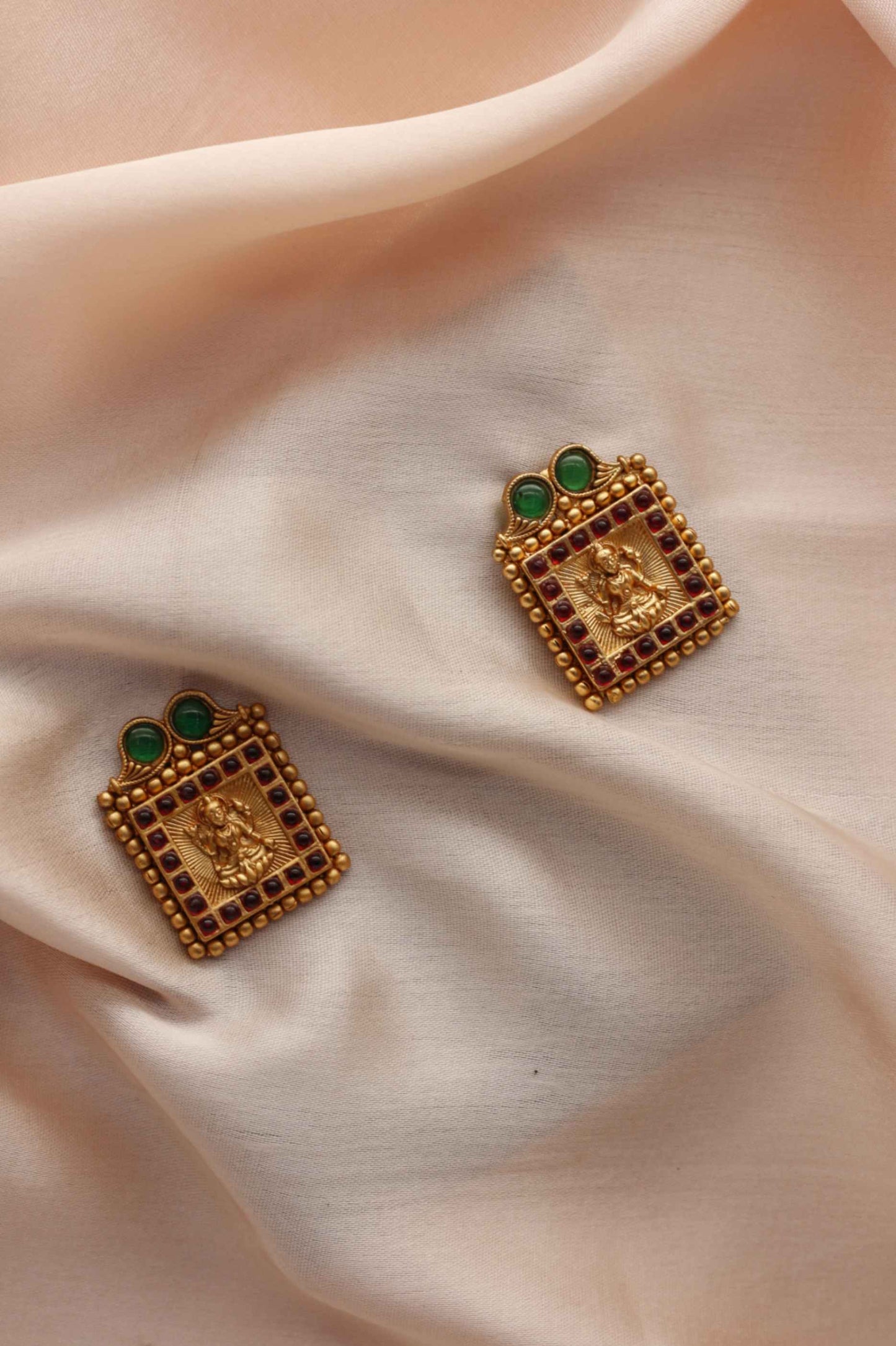 Maroon And Green Monalisa Stone Lakshmi Sufi Choker Set