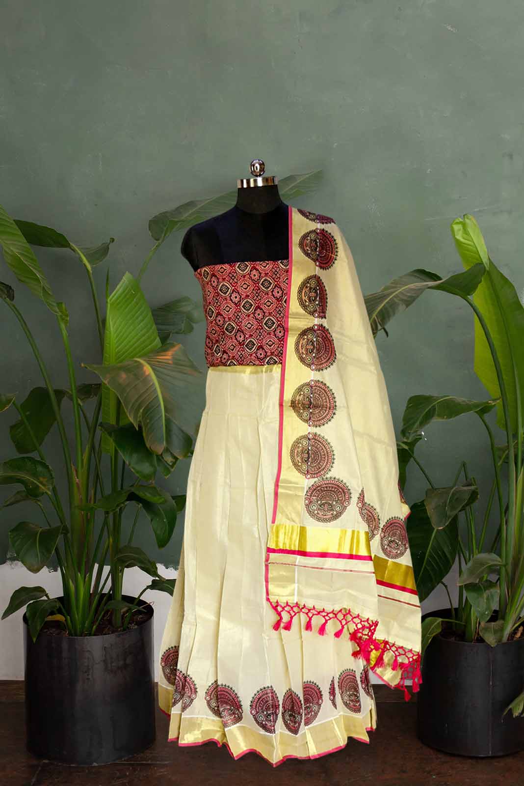 Theyyam Print Kerala Golden Tissue Dhavani set (Pink)