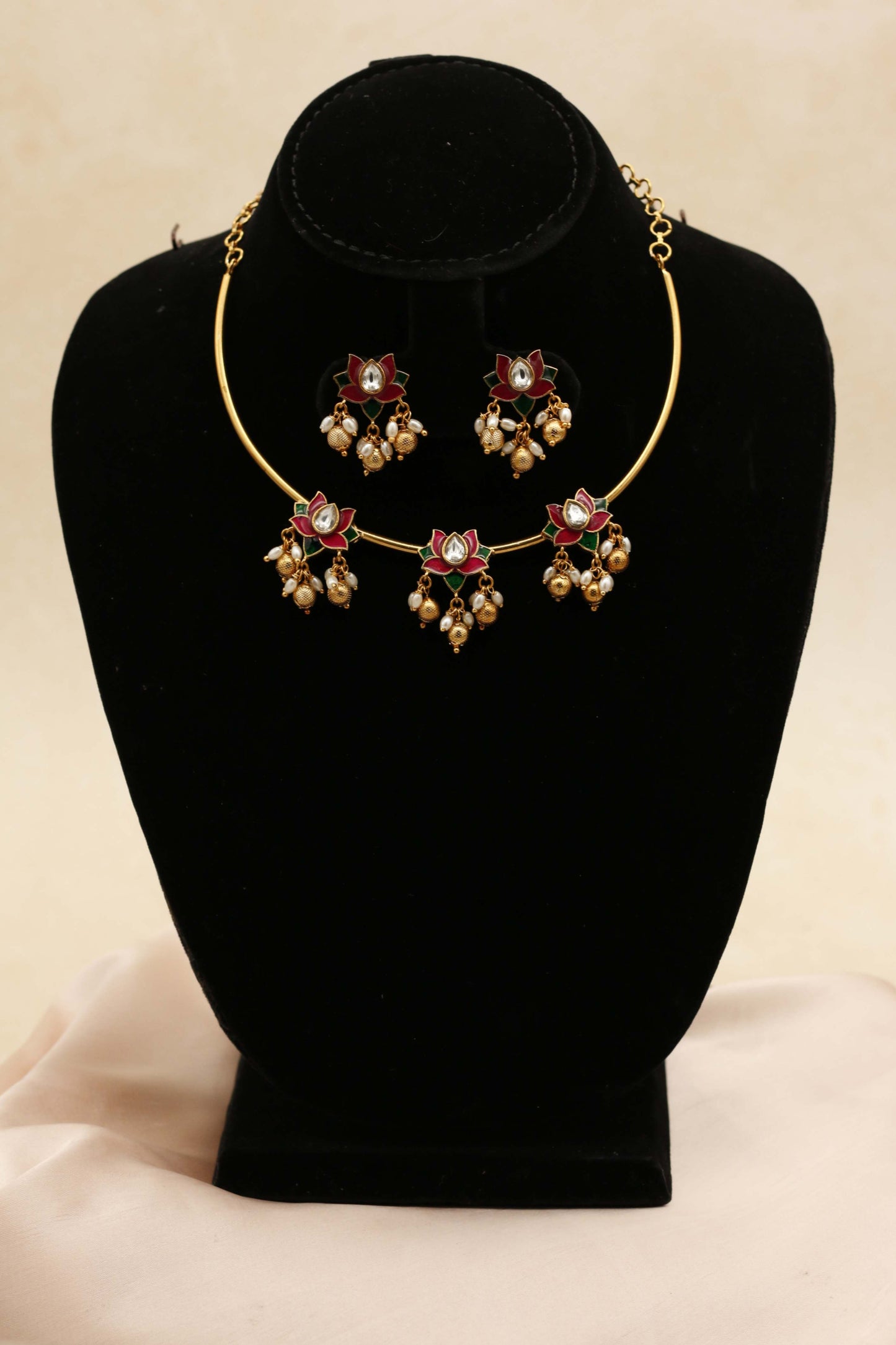 Lotus Jadau Kundan Hasli Choker Set